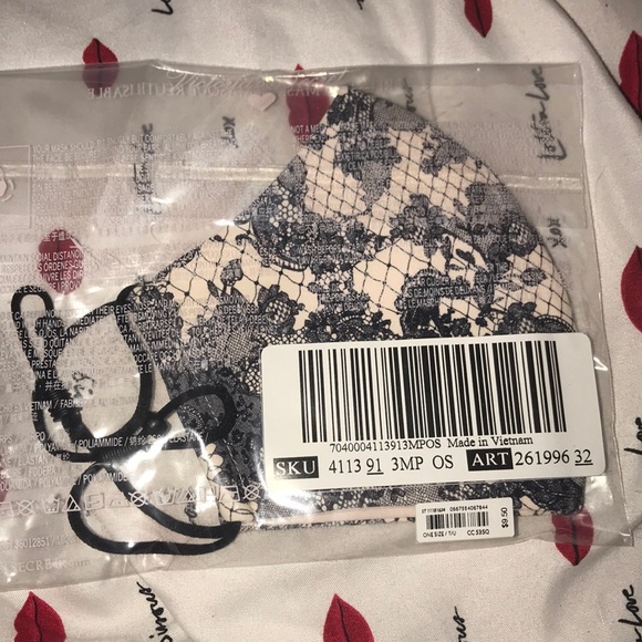 Victoria’s Secret Reusable face Mask pink/blk - Picture 3 of 3